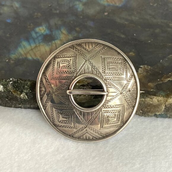 VTG 813H Silver Finland Kultateollisuus Ky Modernist 1.55" Round Domed Brooch - Picture 16 of 16